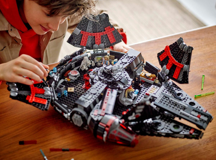 LEGO Star Wars The Dark Falcon 75389