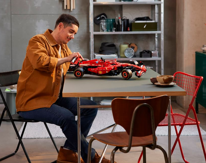 LEGO Technic Ferrari SF-24 F1-bil 42207