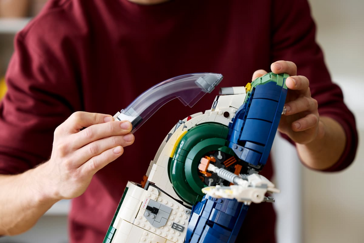 LEGO Jango Fetts Firespray-class Starship 75409