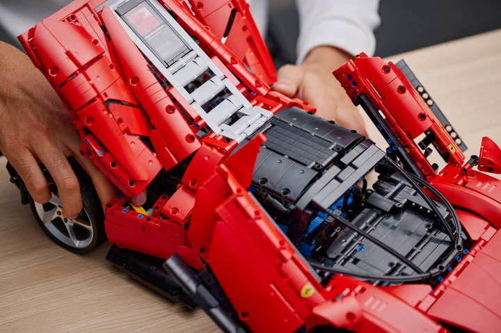 LEGO Technic Ferrari Daytona SP3 42143
